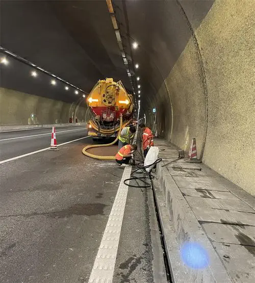 代县隧道排水渠清淤